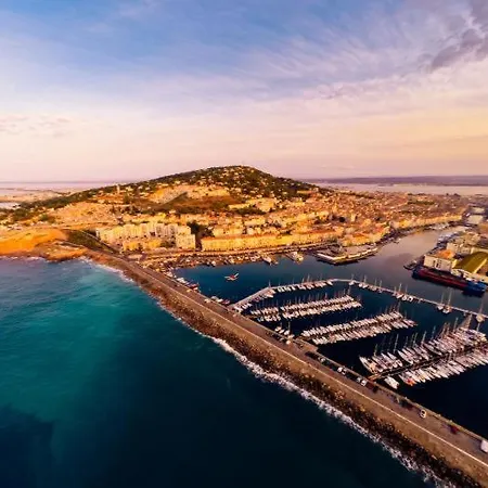 Joli Studio Au Mont St Clair Avec Vue Sur La Mer Sete